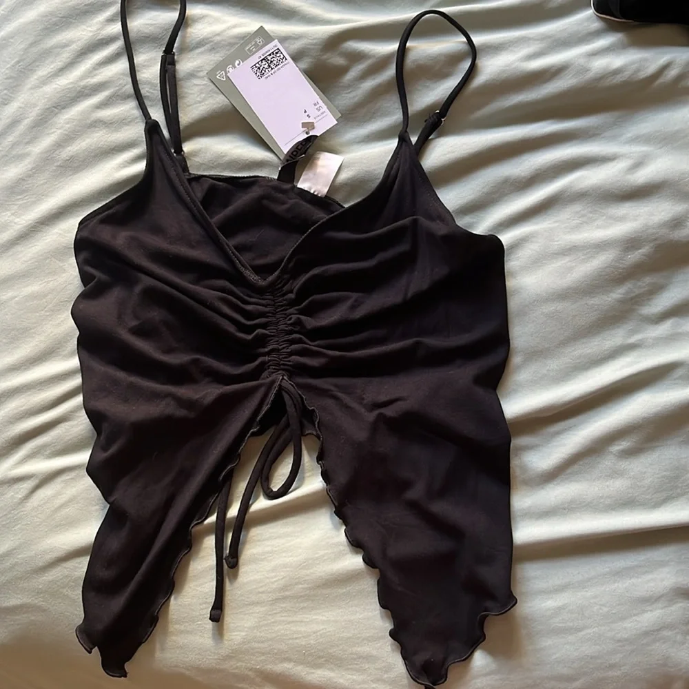 NWT H&M black butterfly top - Picture 2 of 2